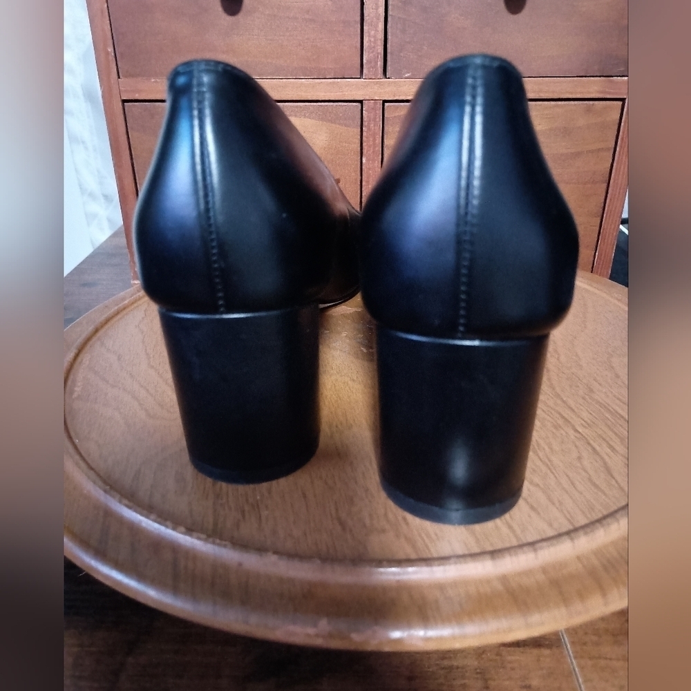 Stuart Weitzman_Black heeled shoes with gold buckle on top_9 - Picture 2 of 8